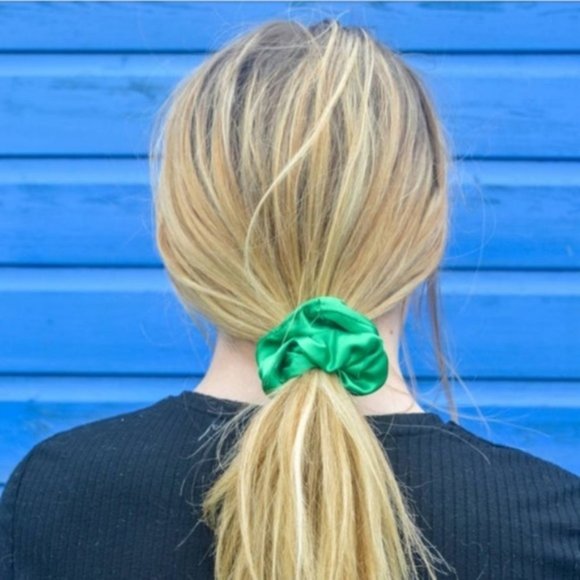 Brandy Melville Photo + 5 Silk Satin Green Scrunch - Picture 3 of 5
